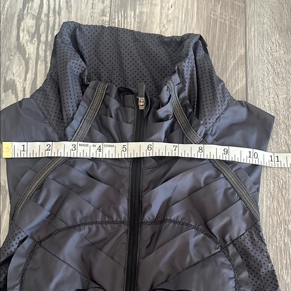 Lululemon Black Sleeveless Jacket - Picture 11 of 11